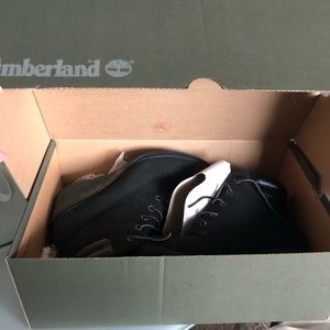 I bought these shoes brand new, never worn, the shoes are too narrow for me.